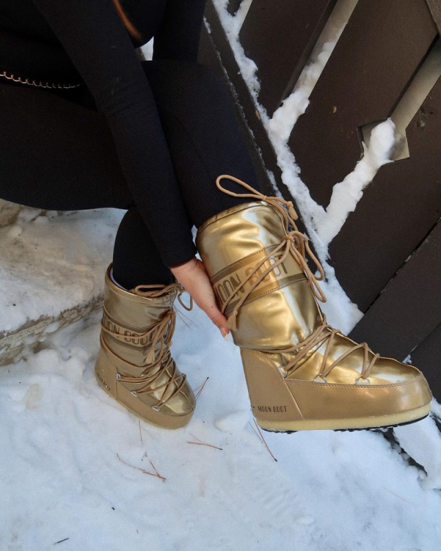 Moon on sale boots gold